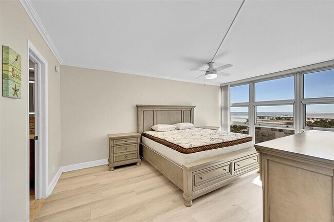 Building Photo - 525 N Ocean Blvd