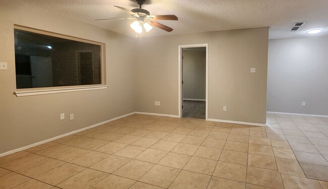 Building Photo - FOR LEASE -  4 BEDROOM HOME - NORTH LUBBOCK