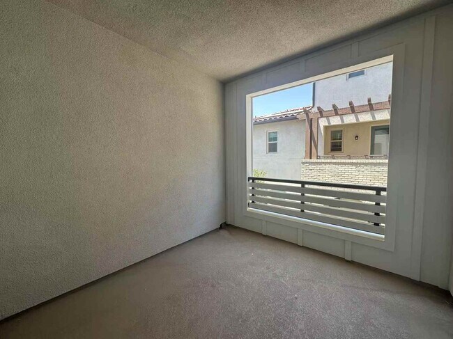 Building Photo - 4 bedroom home for leasing in Chino