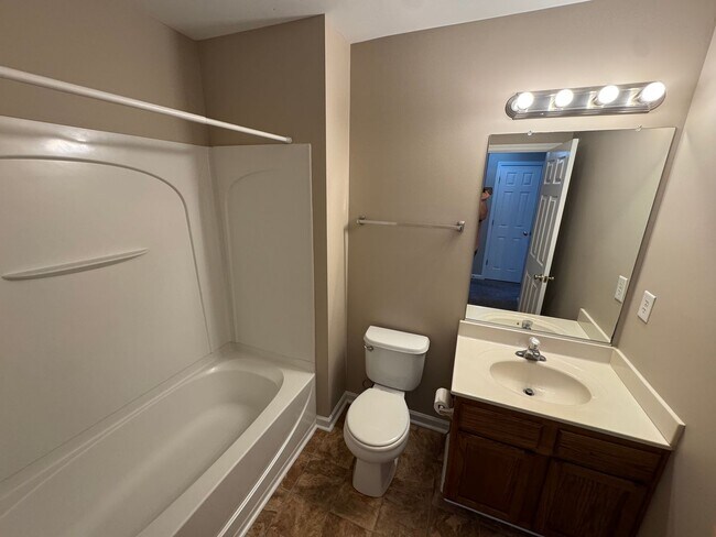 Building Photo - 3BR Townhome in Durham!