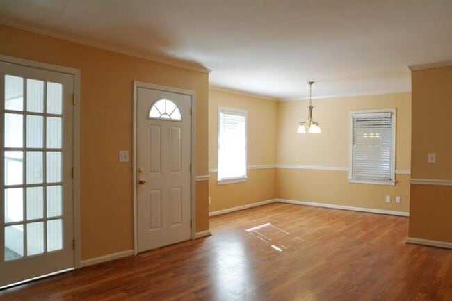 Building Photo - 1278 Fairhill Ln NE