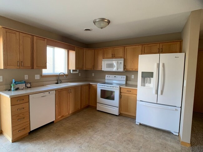 Building Photo - WEST SIDE OF MANHATTAN! FENCED BACKYARD!