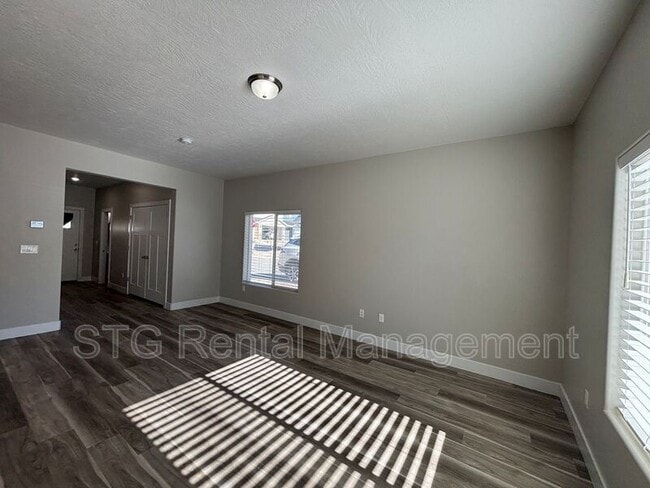 Building Photo - 1509 W Topaz Dr