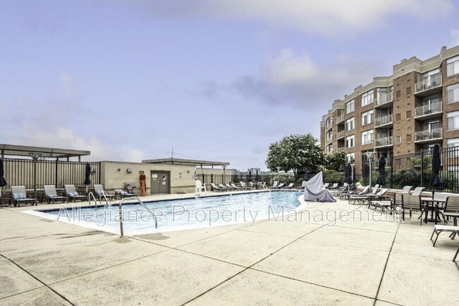 Building Photo - 3600 S Glebe Rd