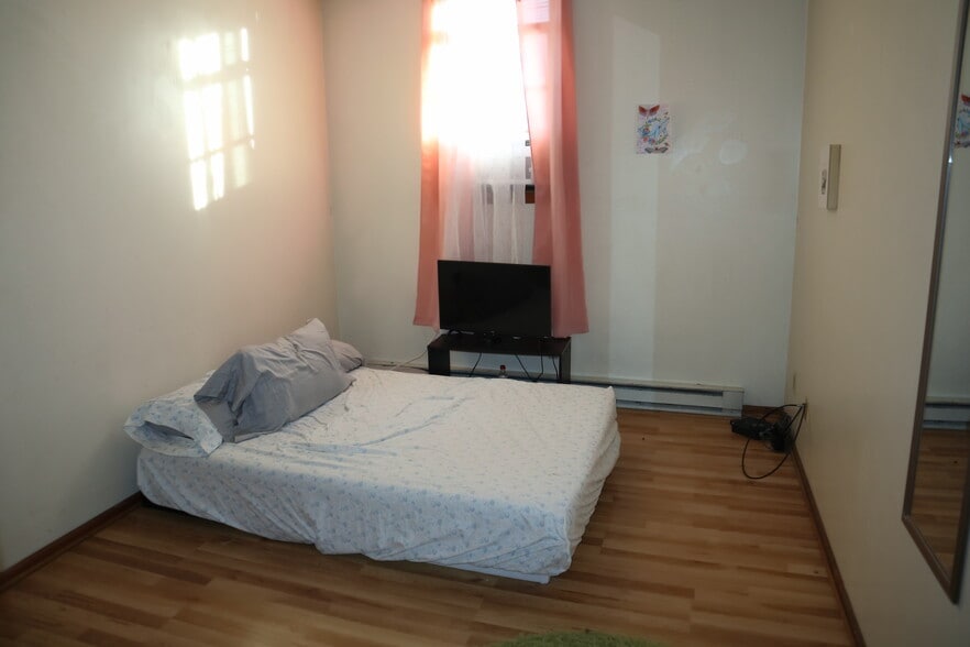 Building Photo - 448 3rd St