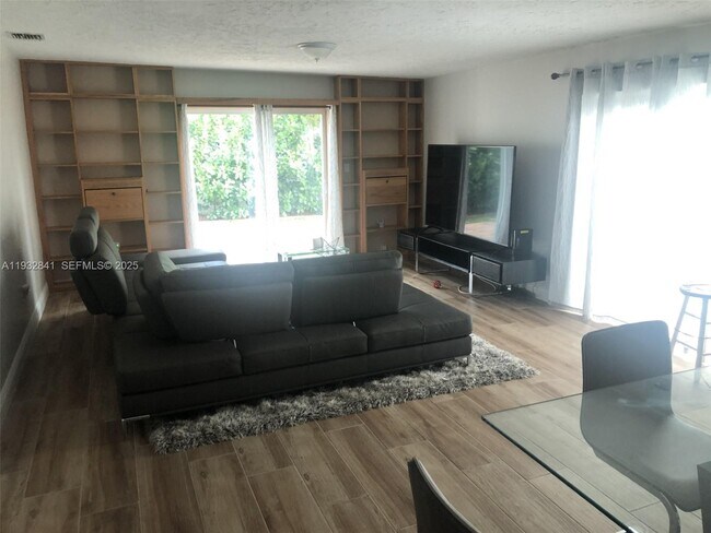 Building Photo - 15660 SW 100th Ave