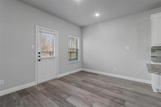Building Photo - 708 Amber Dr