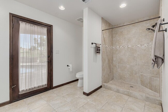 Building Photo - 16915 E Jacklin Dr