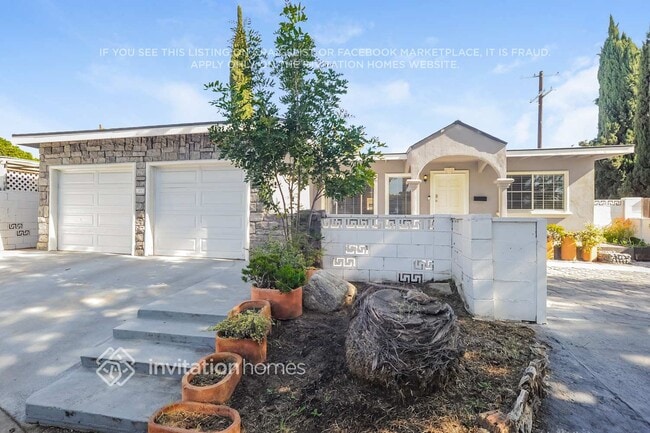 Building Photo - 8002 Crosnoe Ave