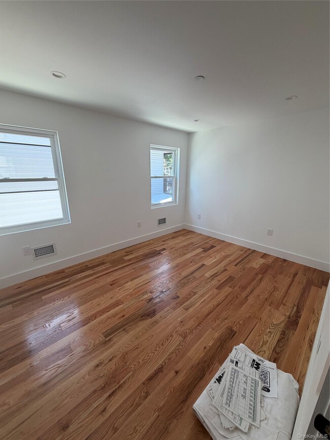 Building Photo - 342 E 234th St