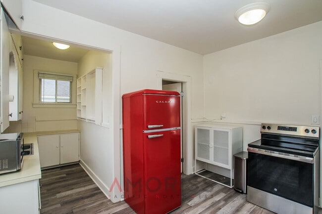 Building Photo - Cozy 2-Bedroom Home in Tacoma's Eastside — Move-In Ready!