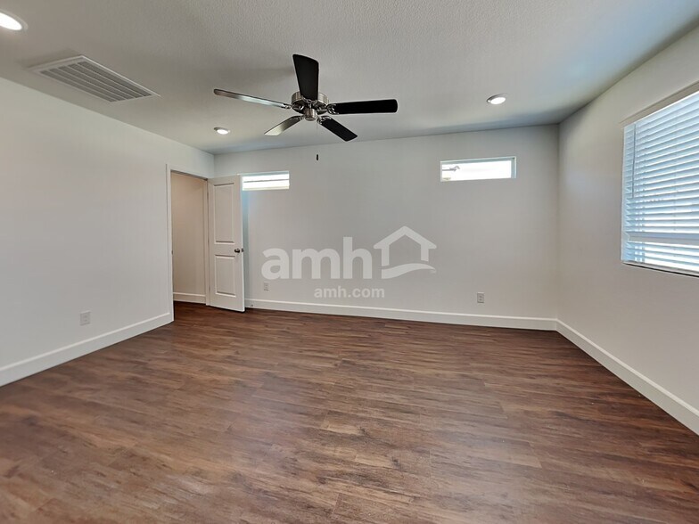 Building Photo - 8886 Tiger Tooth Ave