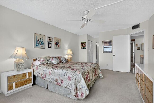 Building Photo - 18151 NE 31st Ct