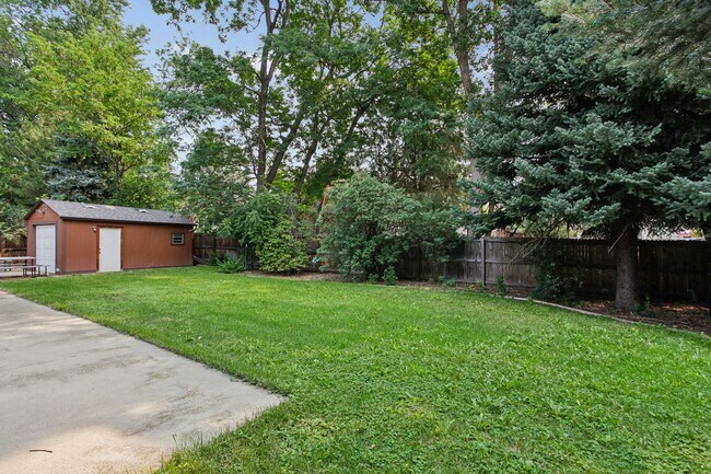 Building Photo - 3 bed + 3 bath / Ranch with Full Finished Basement!