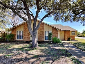 Building Photo - 2022 Spindletop Dr