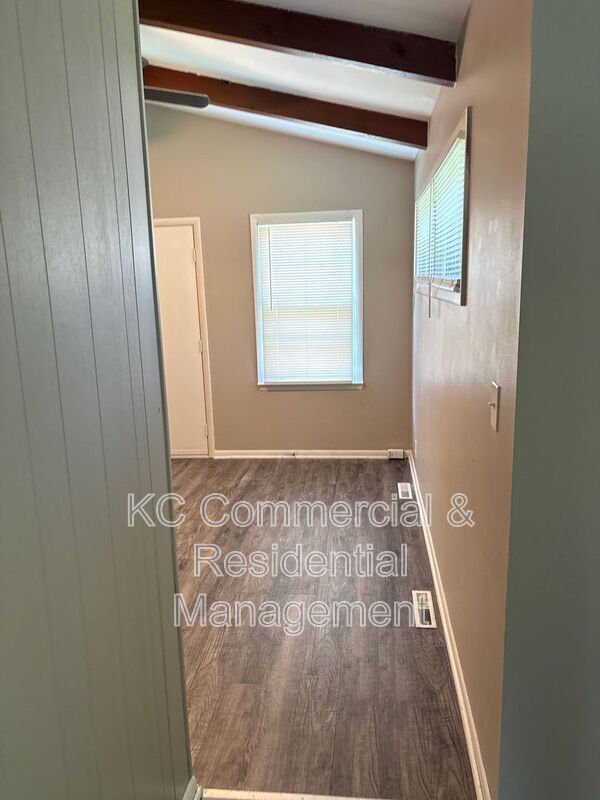 Building Photo - 9211 E 50th Terrace