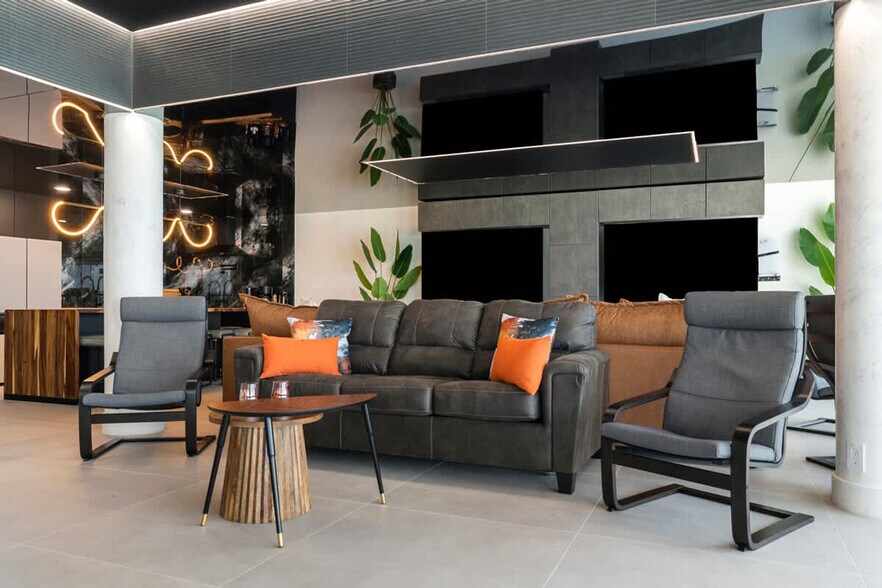 Building Photo - 8743 Thomas Dr