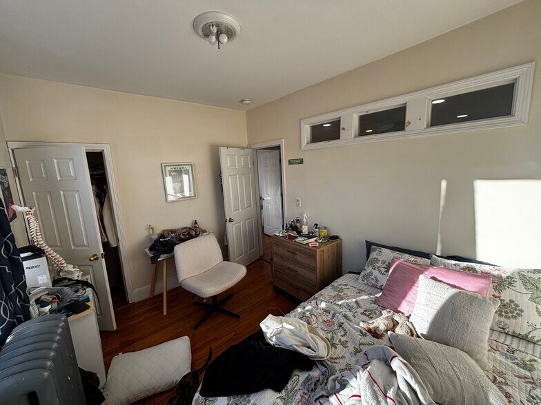 Building Photo - 66 Egmont St