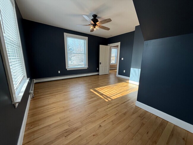 Building Photo - 672 Lisbon St