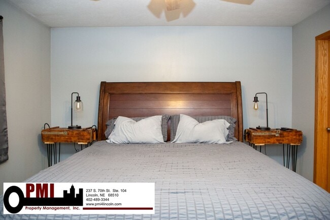 Building Photo - 4 Bedroom and 3 bathroom Fully Furnished