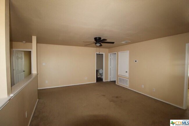 Building Photo - 304 W Gemini Ln