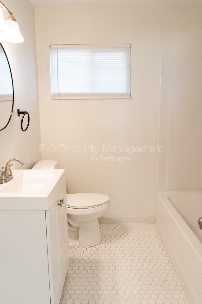 Building Photo - 2638 Dexter Ln