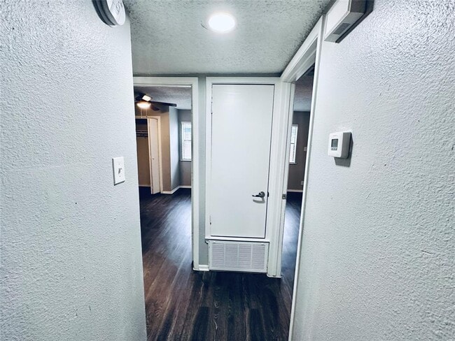 Building Photo - 5507 Rose Hill Cir