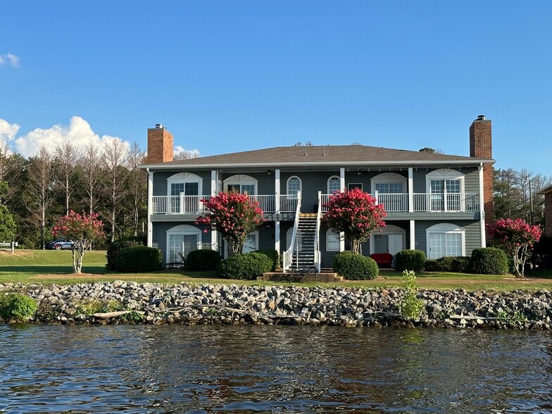 Building Photo - 70 Lake Barnett Dr