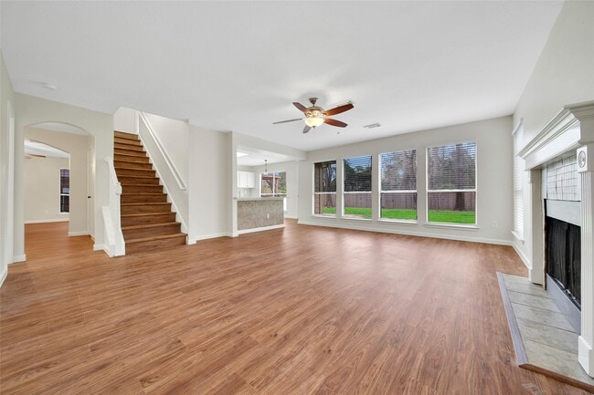 Building Photo - 1427 Redwood Village Cir