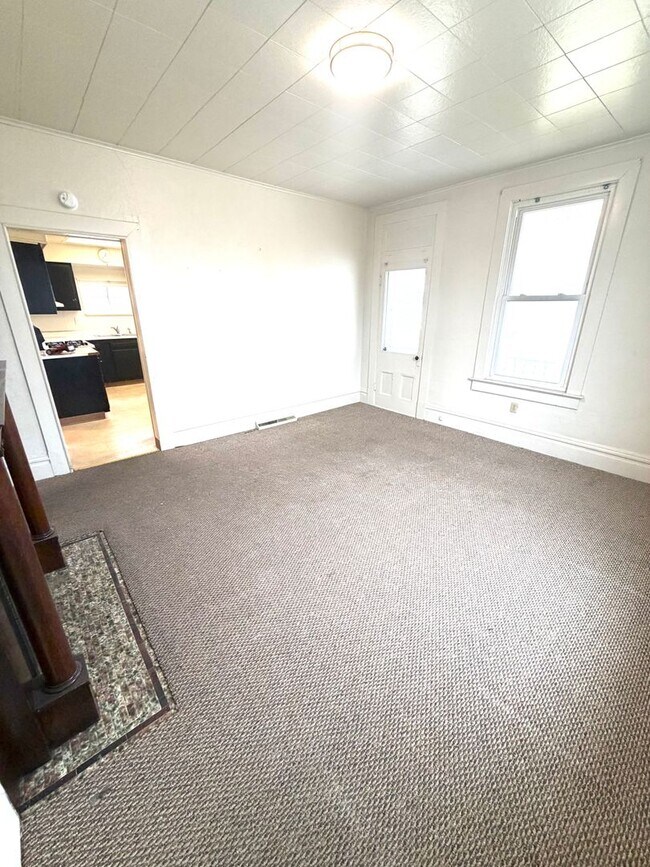 Building Photo - 914 Lawrence St