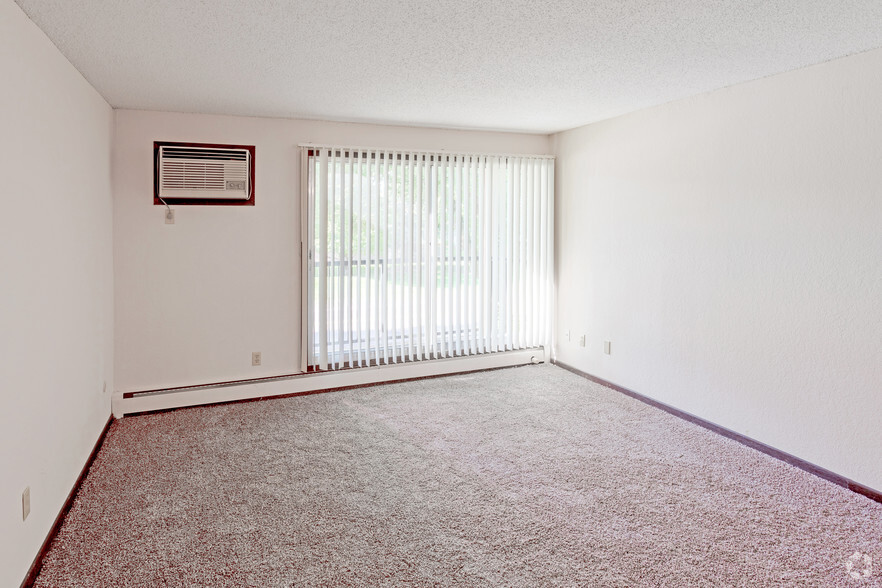 2BR, 1 BA - Living Room - Northwood Villa