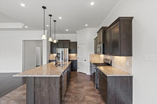 Building Photo - 121 Hilltop Ridge Dr