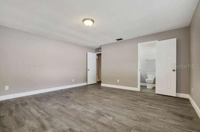 Building Photo - 4319 W La Salle St
