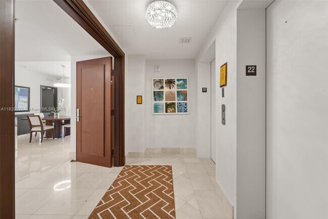 Building Photo - 16275 Collins Ave