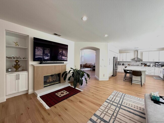 Building Photo - 5006 Palmera Dr