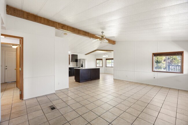 Building Photo - 614 S Andes Rd