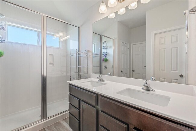Master Restroom 1 - 3911 Brunswick Dr