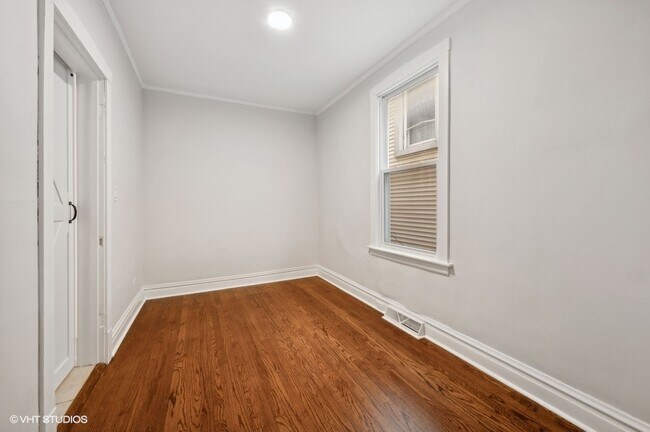 Building Photo - 2939 N Ashland Ave