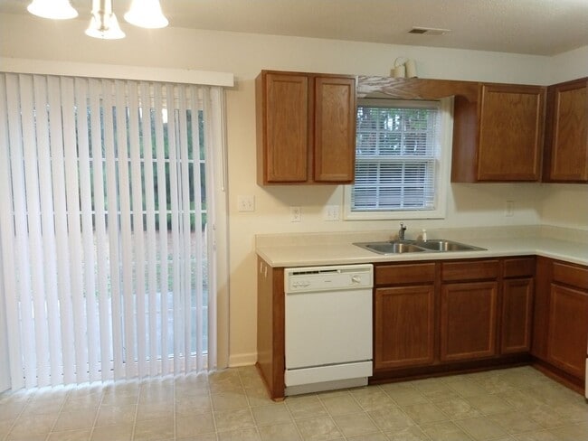 Building Photo - 109 E Coopers Ct