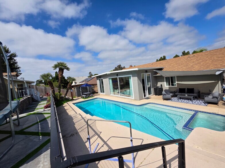 Building Photo - 6097 Charae St