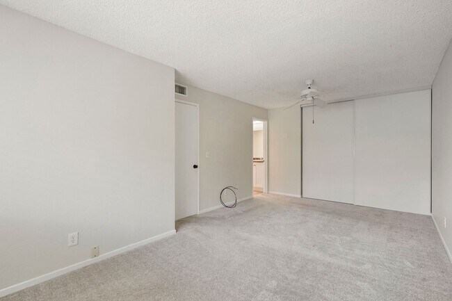 Building Photo - Santee Condo 3 bedroom Upstairs Unit.