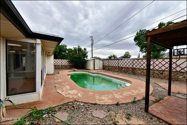 Building Photo - 10565 Murphy St