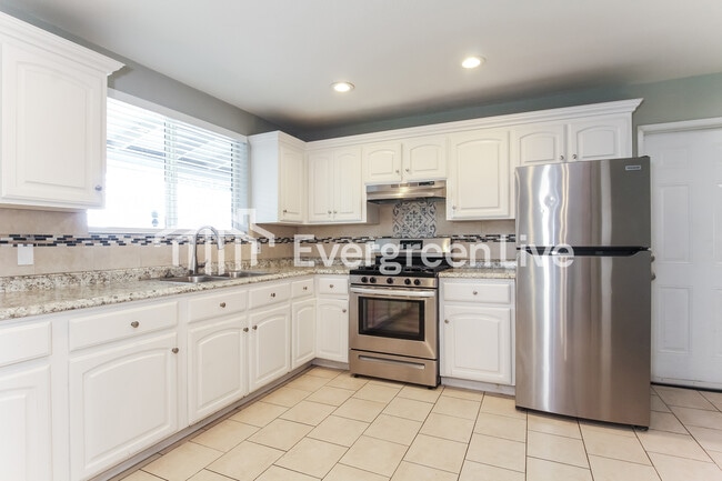 Building Photo - 3410 W Mariposa St