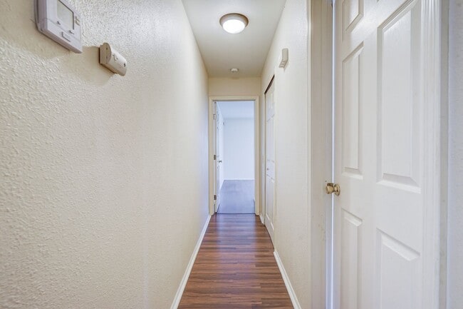 Building Photo - 206 Meadow Path Dr