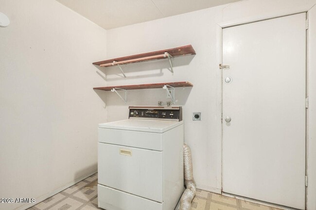 Building Photo - 516 W 9th St