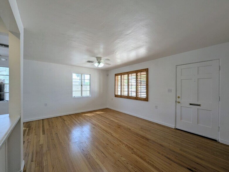 Building Photo - 2443 E Earll Dr