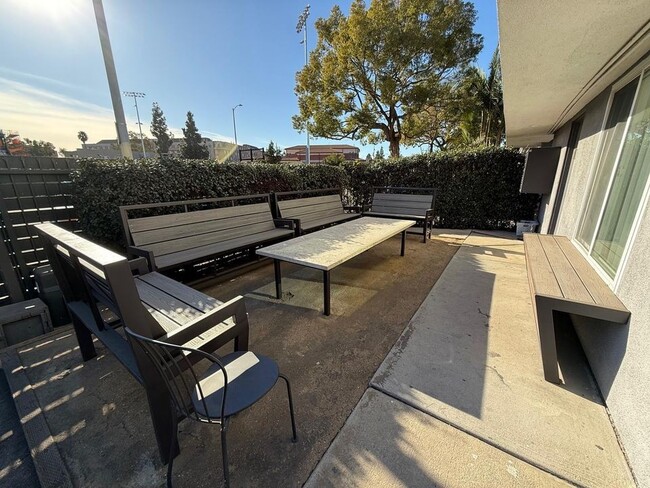 Building Photo - 925 W 30th St