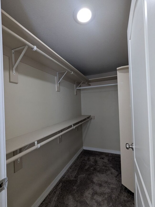 Building Photo - Beautiful 2 Story Townhome with 3 Car Garage!