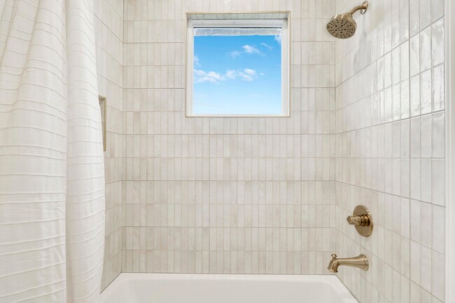 Building Photo - 142 Segovia Way