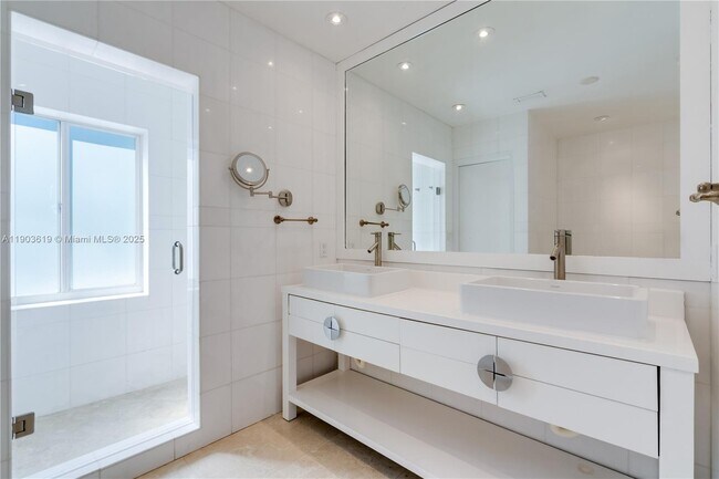 Building Photo - 525 Glenridge Rd